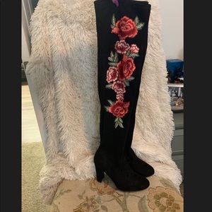 Embroidered heeled boots